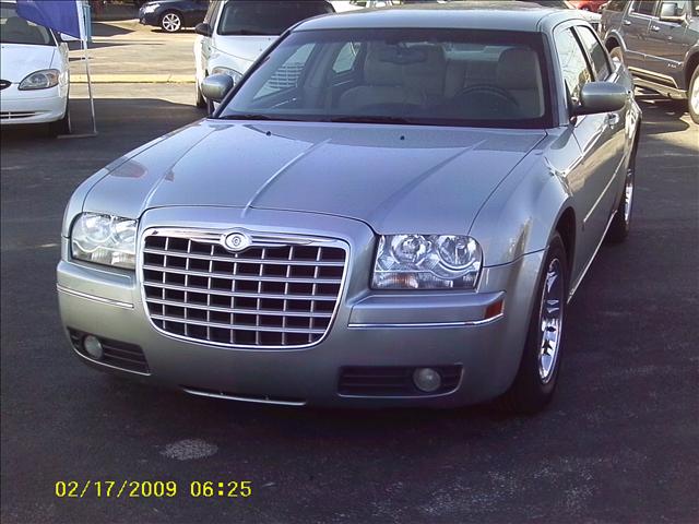 2005 Chrysler 300 SLT 25