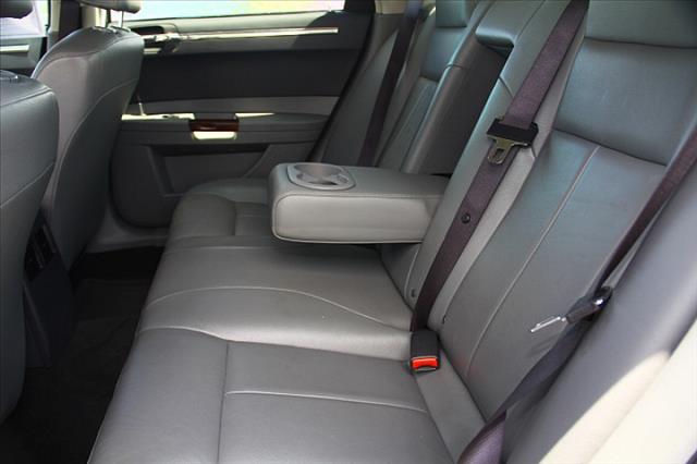 2005 Chrysler 300 Unknown