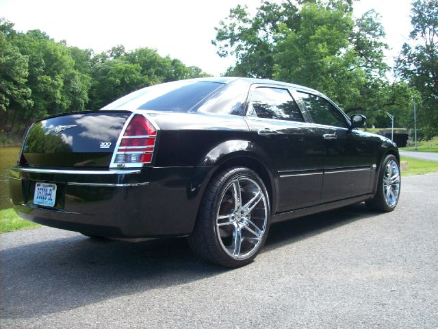 2005 Chrysler 300 SLT 25