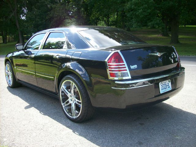 2005 Chrysler 300 SLT 25