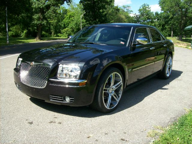 2005 Chrysler 300 SLT 25