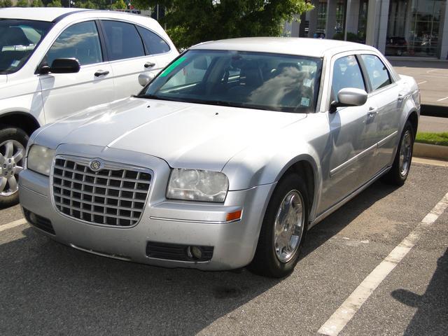 2005 Chrysler 300 Unknown