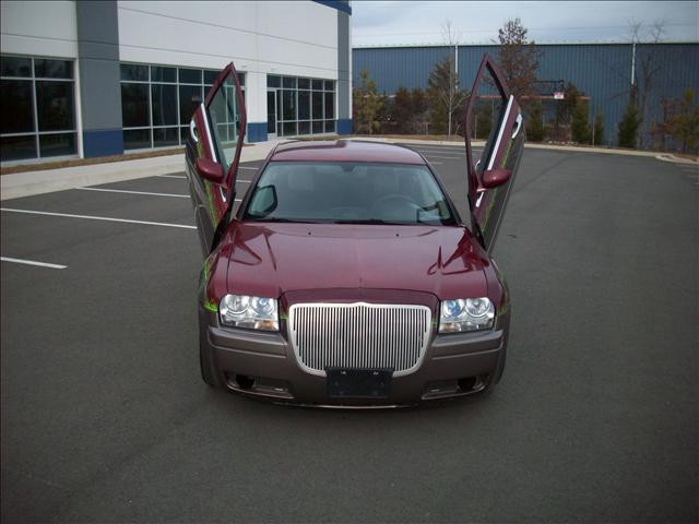 2005 Chrysler 300 Base