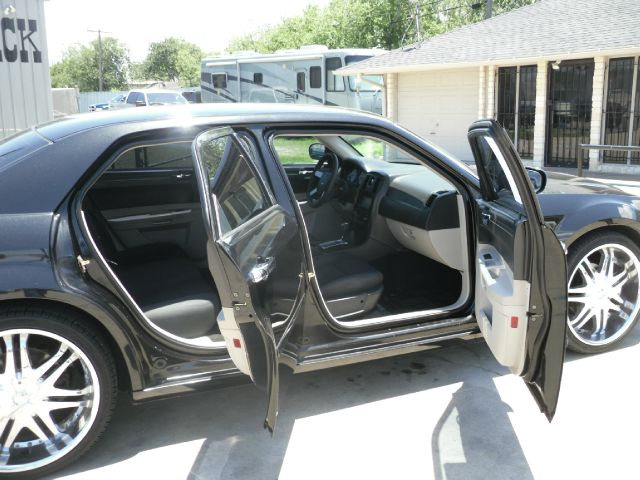 2005 Chrysler 300 Base