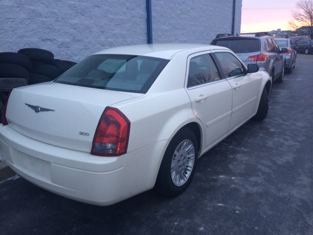 2005 Chrysler 300 Unknown