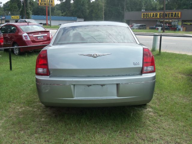 2005 Chrysler 300 SLT 25