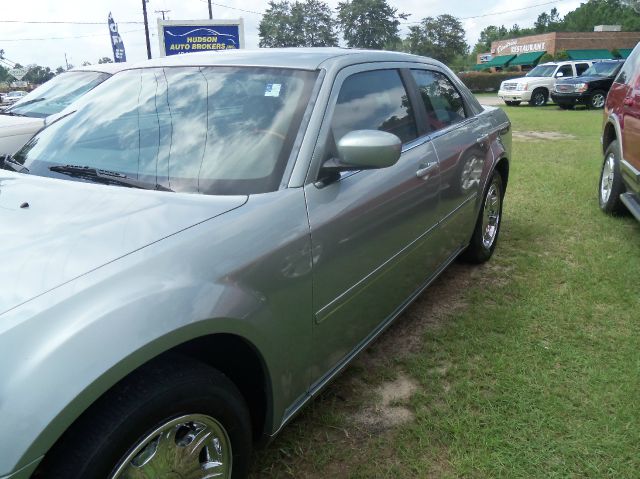 2005 Chrysler 300 SLT 25