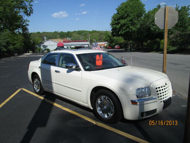 2005 Chrysler 300 SLT 25