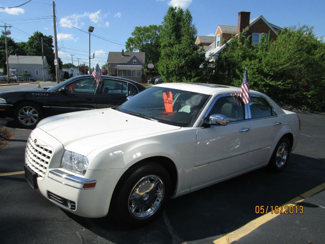 2005 Chrysler 300 SLT 25