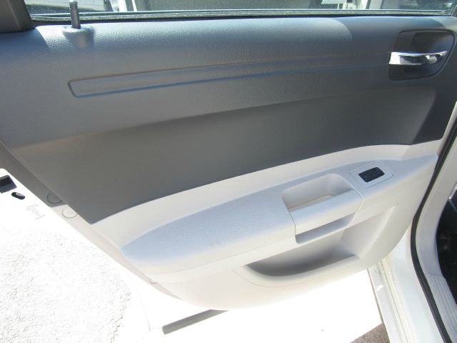 2005 Chrysler 300 Base