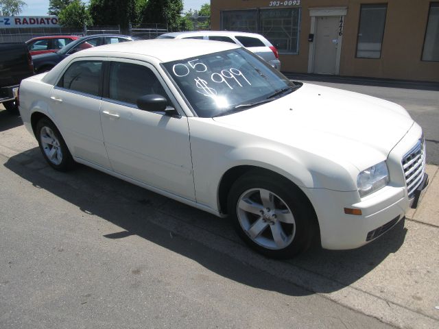 2005 Chrysler 300 Base