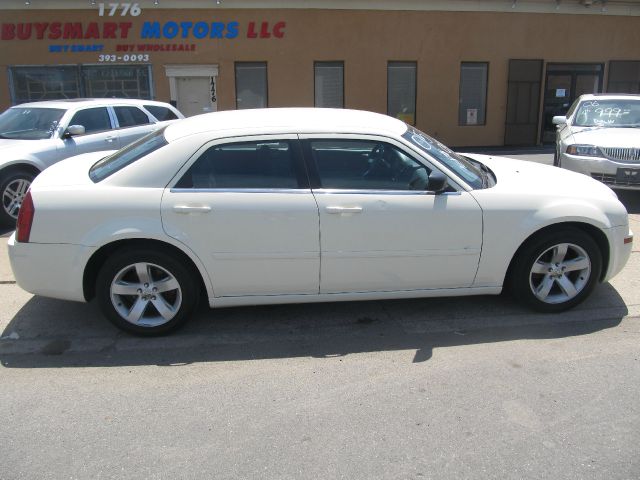 2005 Chrysler 300 Base