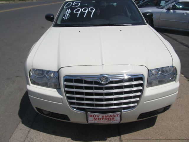 2005 Chrysler 300 Base