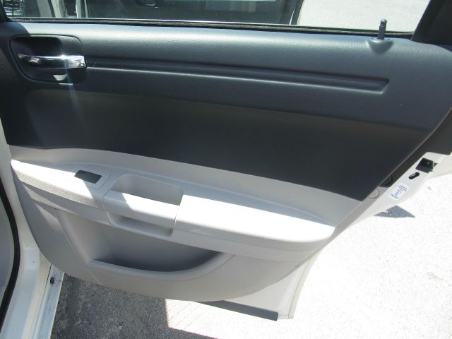 2005 Chrysler 300 Base