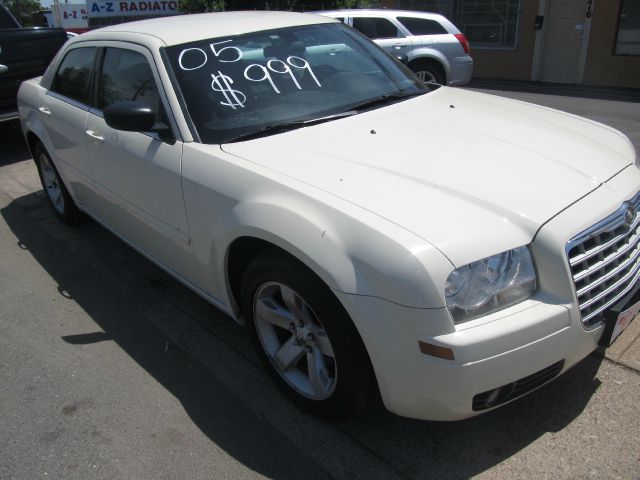 2005 Chrysler 300 Base