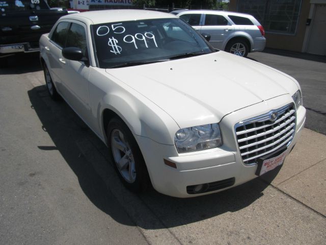 2005 Chrysler 300 Base