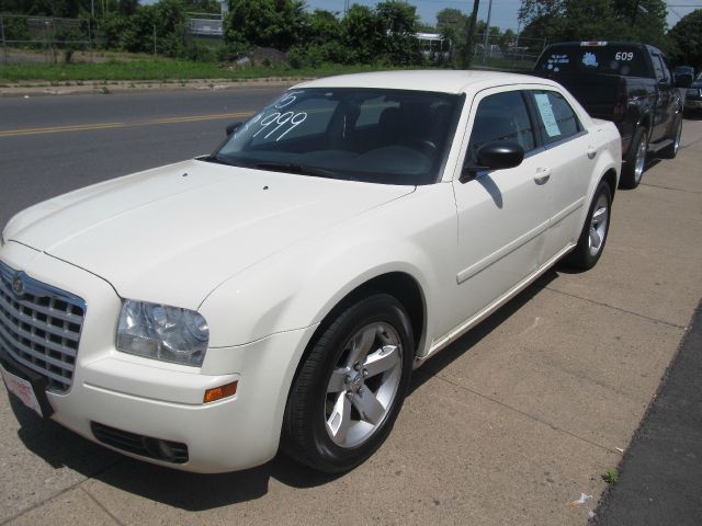 2005 Chrysler 300 Base