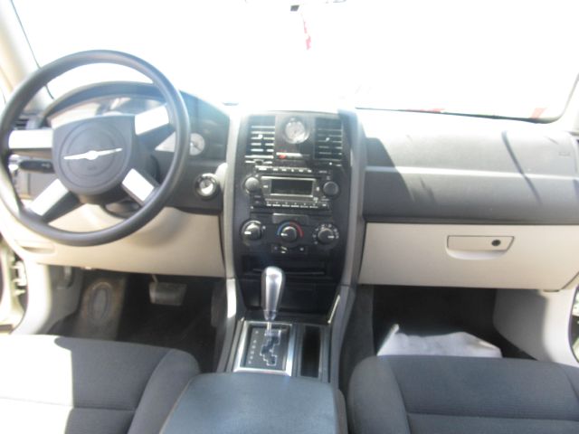 2005 Chrysler 300 Base