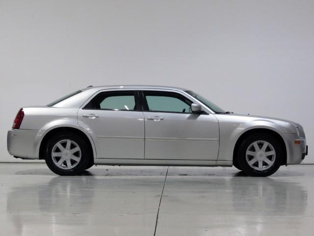 2005 Chrysler 300 Crew Cab 10 Contractor Body L