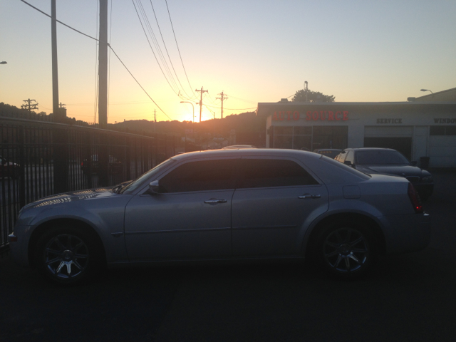 2005 Chrysler 300 SLT 2500 Quad Cab 4 X