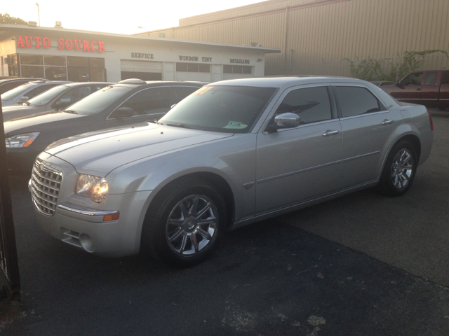 2005 Chrysler 300 SLT 2500 Quad Cab 4 X