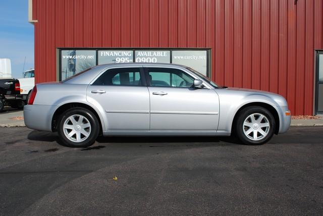 2005 Chrysler 300 Crew Cab 10 Contractor Body L