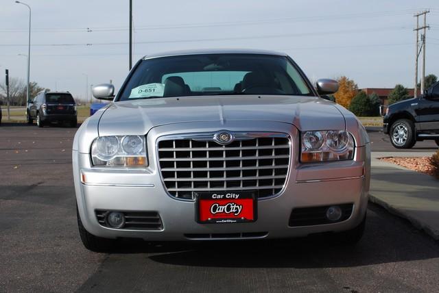 2005 Chrysler 300 Crew Cab 10 Contractor Body L