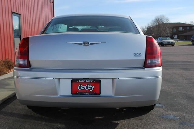 2005 Chrysler 300 Crew Cab 10 Contractor Body L