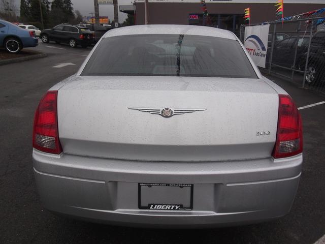 2005 Chrysler 300 Unknown