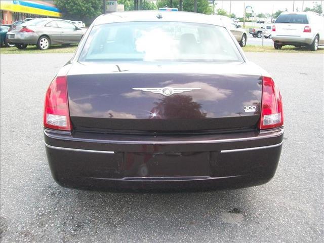 2005 Chrysler 300 Unknown