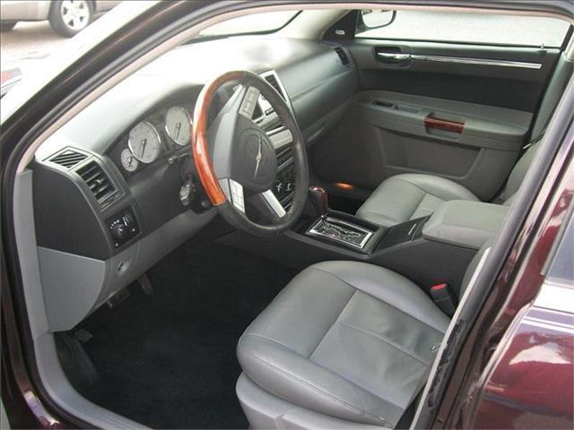 2005 Chrysler 300 Unknown