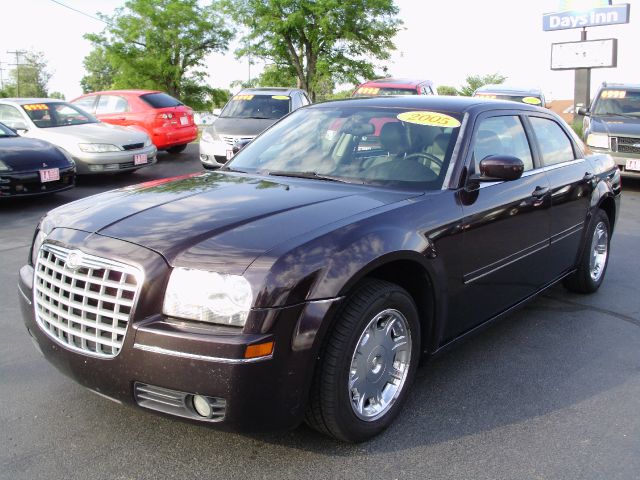 2005 Chrysler 300 SLT 25