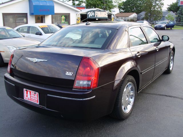 2005 Chrysler 300 SLT 25