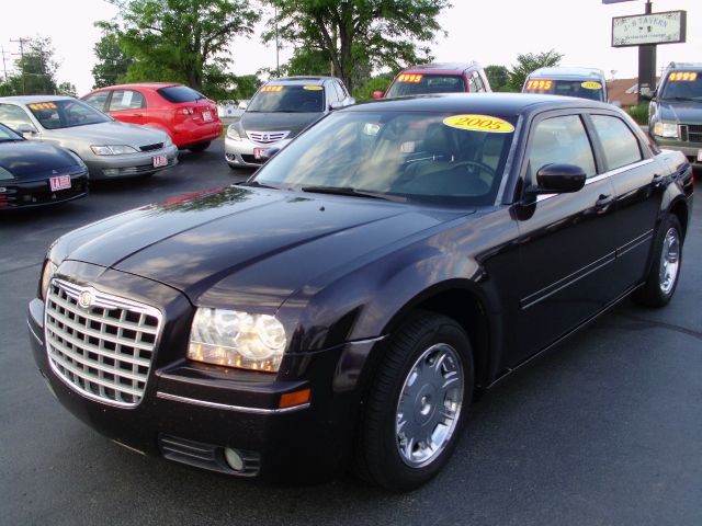 2005 Chrysler 300 SLT 25