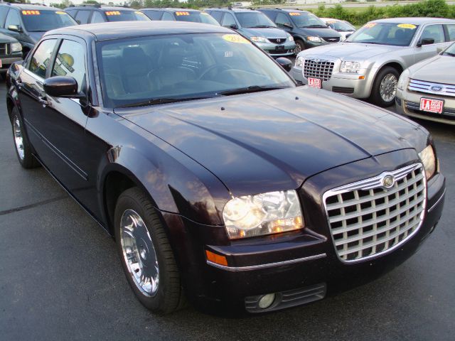 2005 Chrysler 300 SLT 25