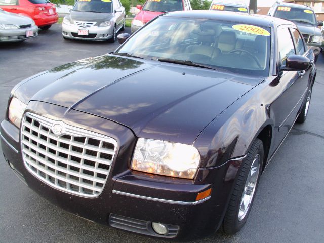 2005 Chrysler 300 SLT 25