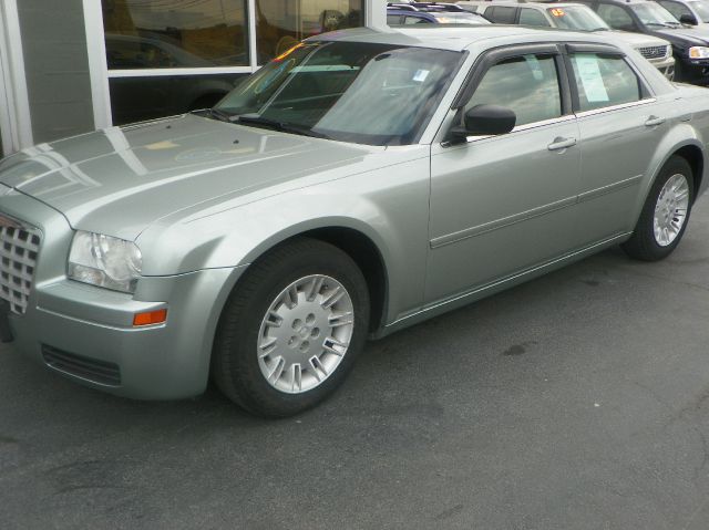 2005 Chrysler 300 Base