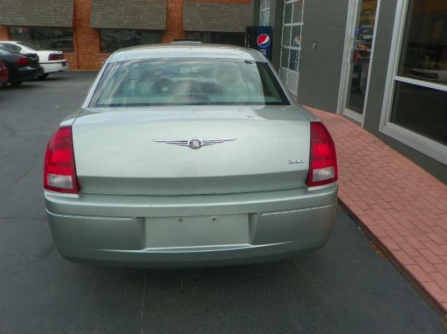 2005 Chrysler 300 Base