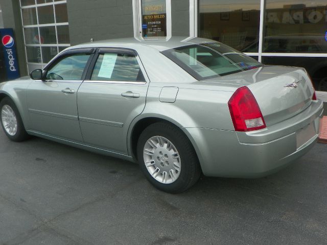 2005 Chrysler 300 Base