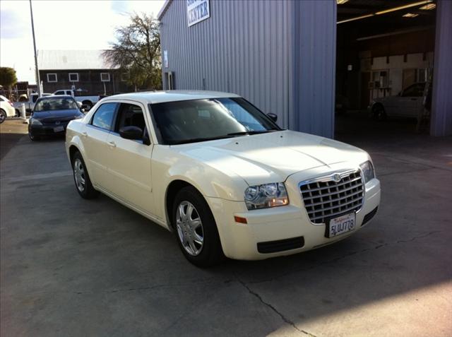 2005 Chrysler 300 Base