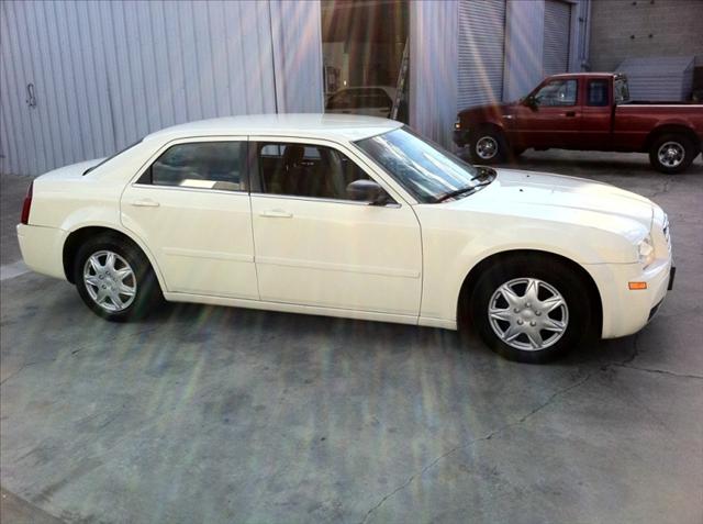 2005 Chrysler 300 Base