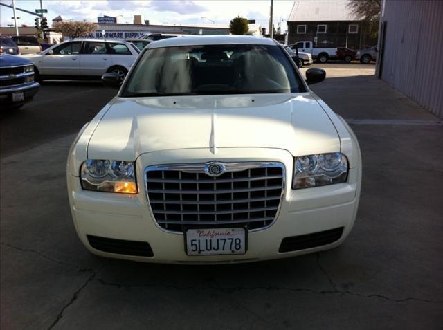 2005 Chrysler 300 Base