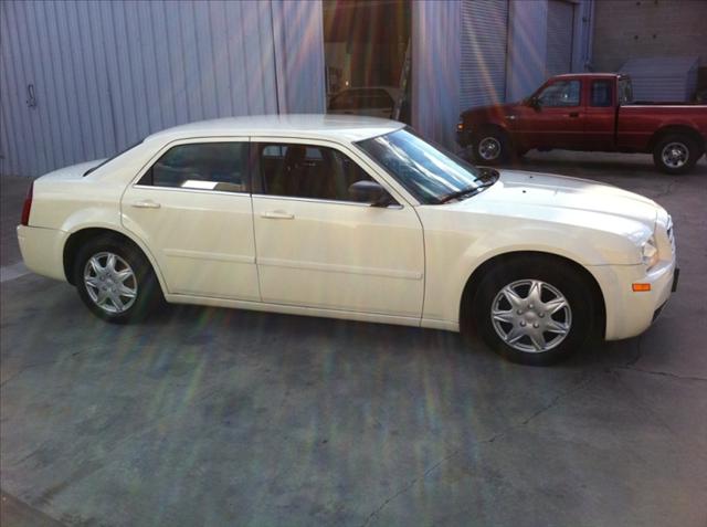 2005 Chrysler 300 Base