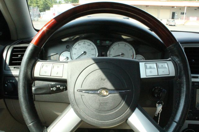 2005 Chrysler 300 Regular Cab