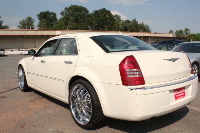 2005 Chrysler 300 Regular Cab