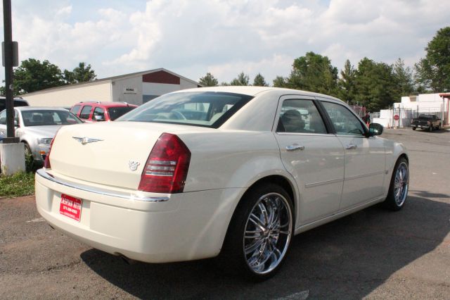 2005 Chrysler 300 Regular Cab