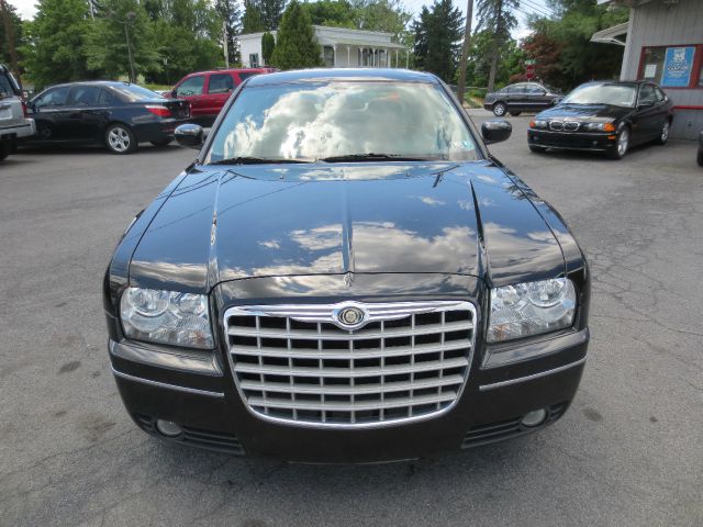 2005 Chrysler 300 SLT 25