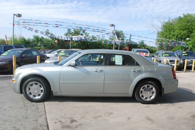 2005 Chrysler 300 SLT 25