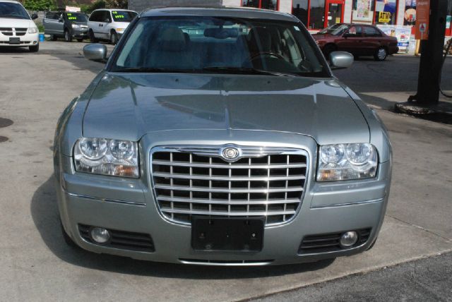 2005 Chrysler 300 SLT 25