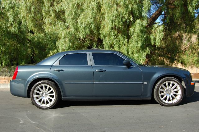 2005 Chrysler 300 SLT 25